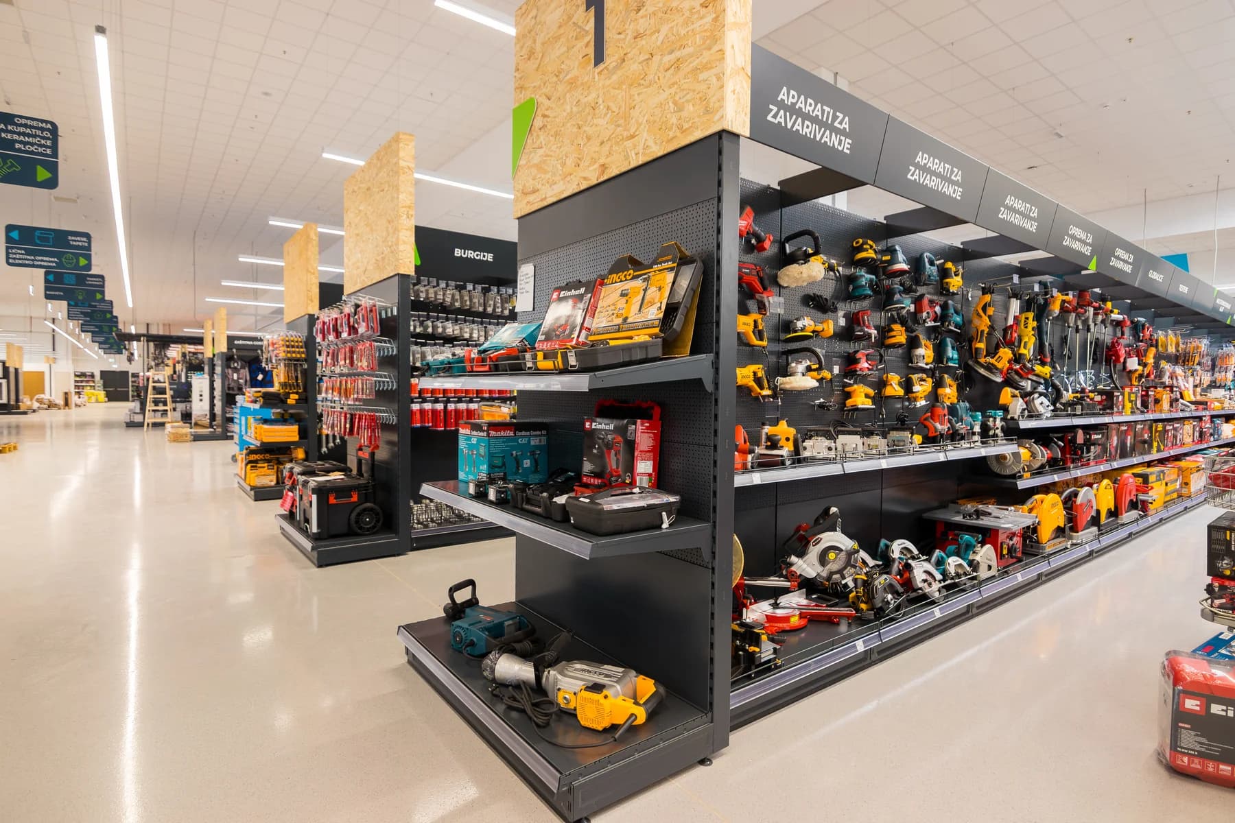 Odeljenje alata u Maxidomu: Megamarket